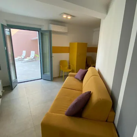 Daire Stone On The Baveno