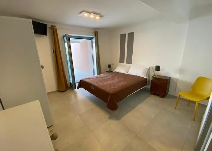 Daire Stone On The Baveno